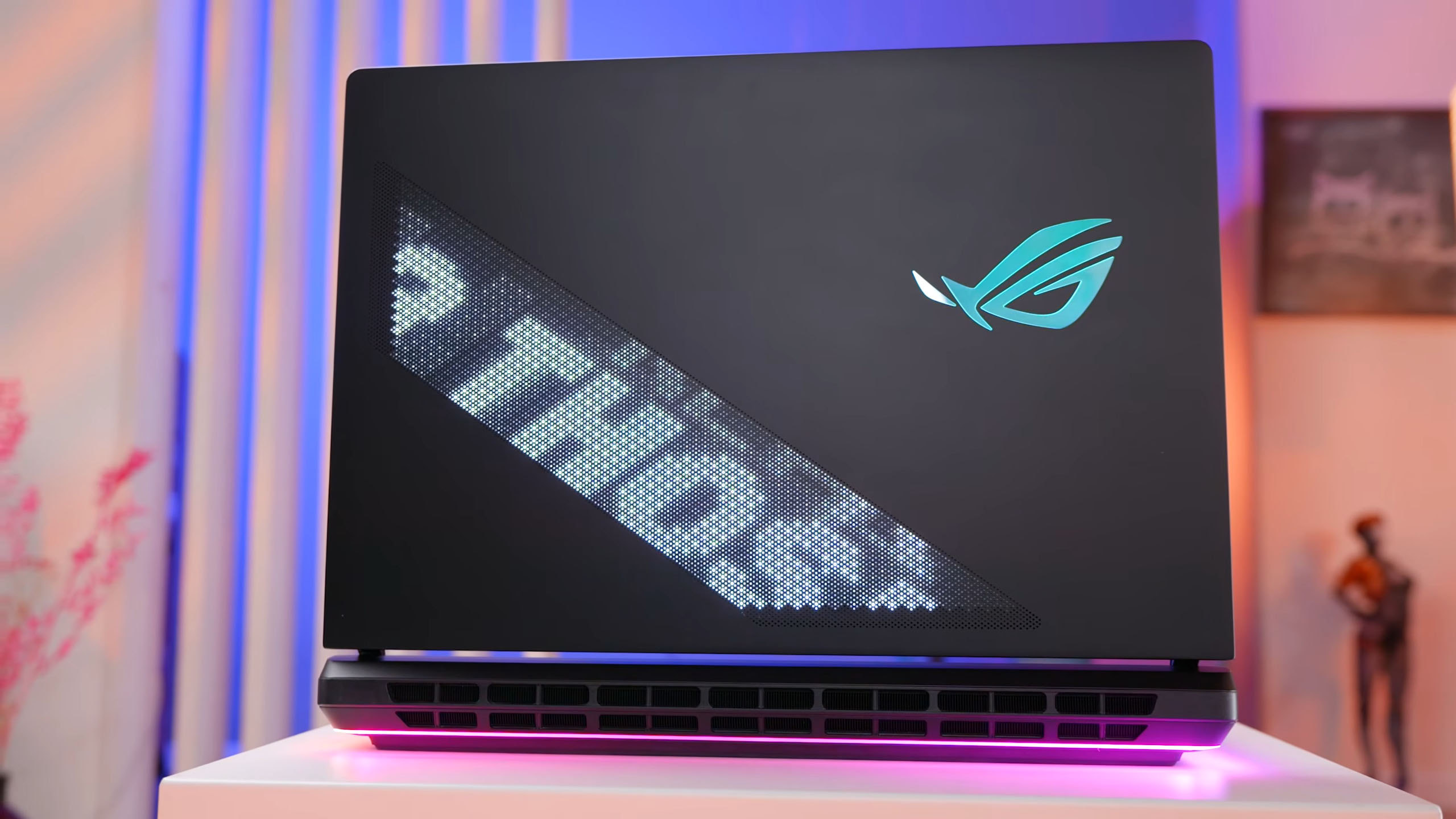 ВИДЕО: обзор ASUS ROG Strix SCAR 18 – монстр производительности с монстр-ценой