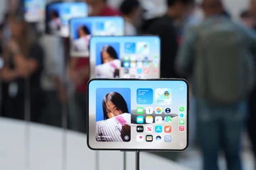 Apple резко наращивает производство компонентов для iPhone Duo