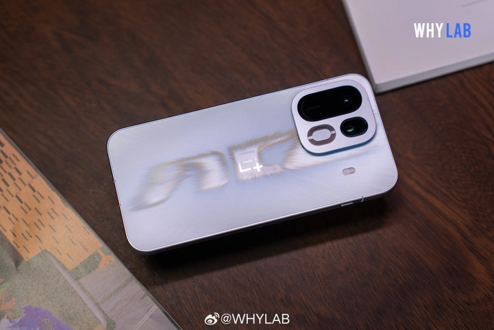 OnePlus Ace 7 и 7 Pro красуются на живых фото до анонса 