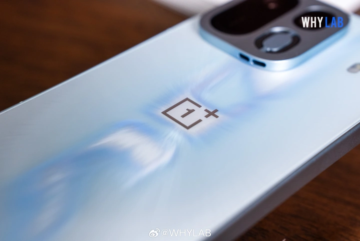 OnePlus Ace 7 и 7 Pro красуются на живых фото до анонса 