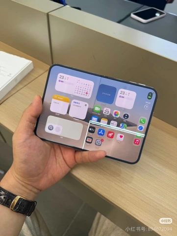 В iPhone Duo массово ломается экран по линии сгиба