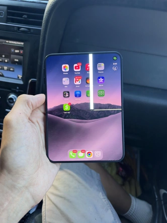 В iPhone Duo массово ломается экран по линии сгиба