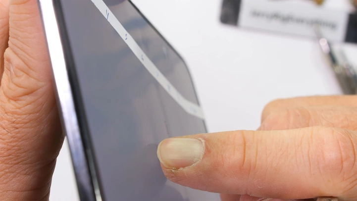 iPhone Duo провалил жестокие тесты на прочность