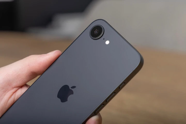 iPhone 18e приписывают новомодную фронталку и древний дисплей