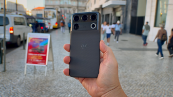 Больше секретов Motorola Signature 27: экран Tandem OLED и сверхбыстрая камера