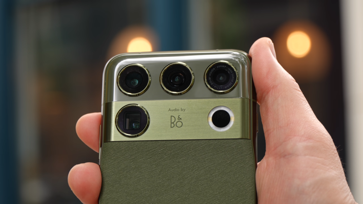 Больше секретов Motorola Signature 27: экран Tandem OLED и сверхбыстрая камера