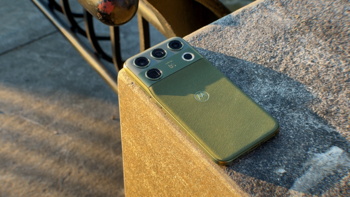 Больше секретов Motorola Signature 27: экран Tandem OLED и сверхбыстрая камера