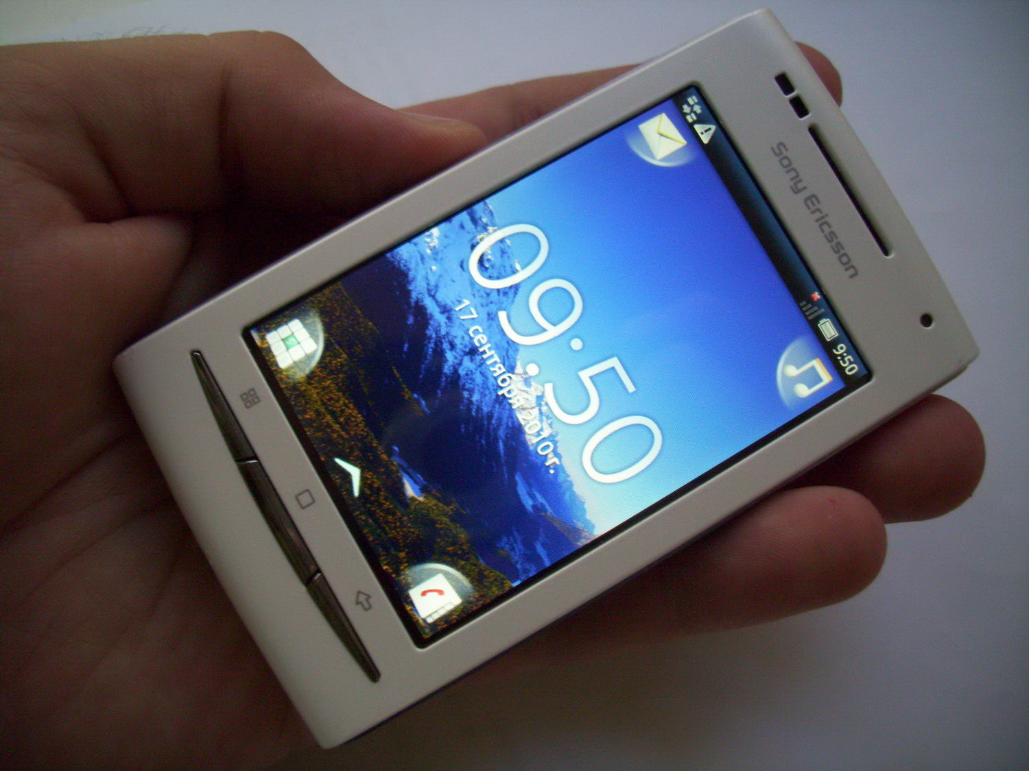 Цена Sony Ericsson Xperia X8 в России составит 9 490 рублей