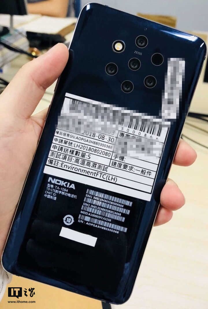 Nokia 9 с пятью камерами на живом фото