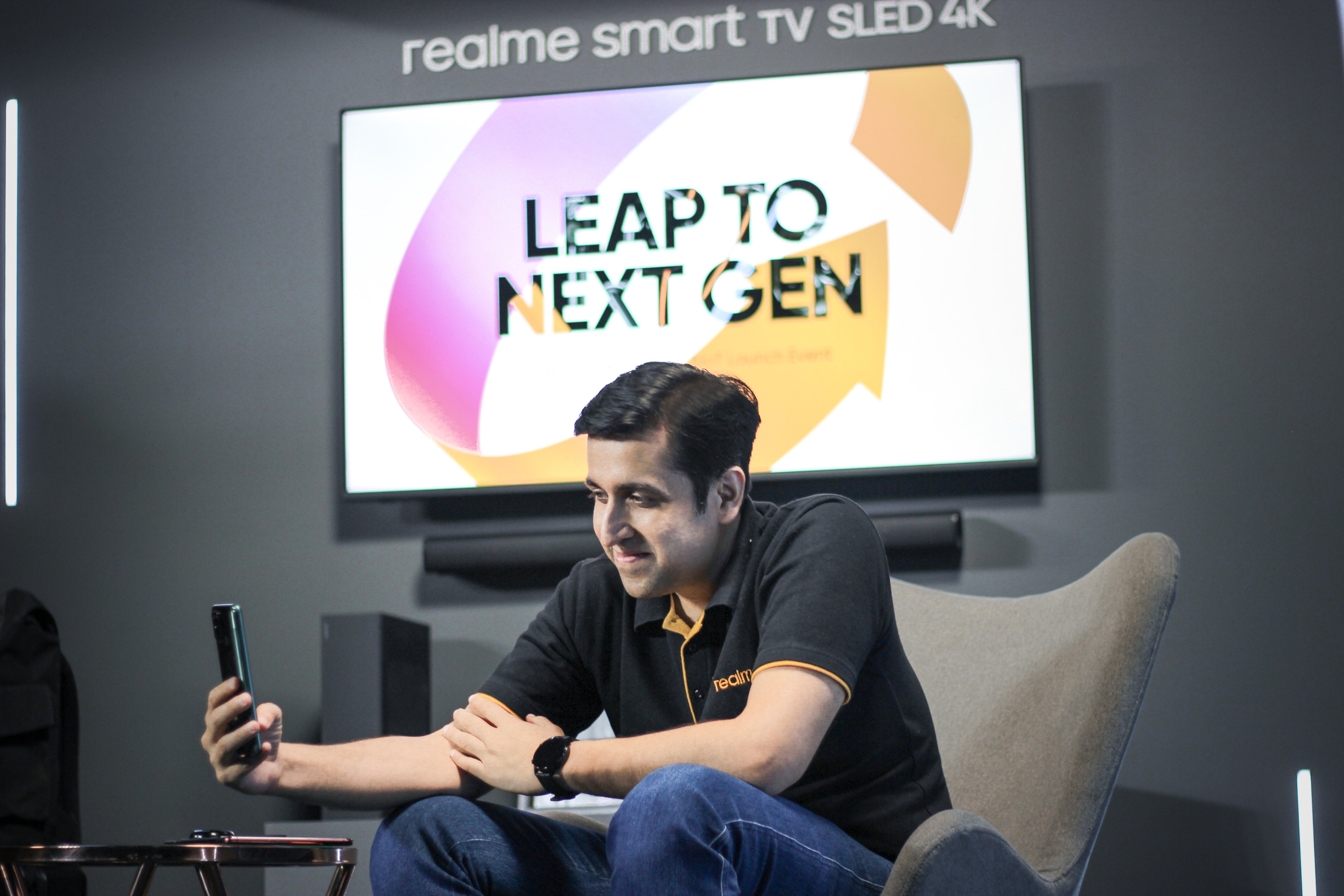Realme готова к рекордам! Глава бренда показал новую разработку
