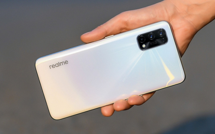 ˸    5G-:    Realme Q2