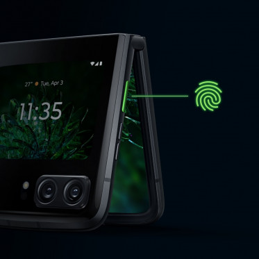 Motorola Razr 2022:  Galaxy Z Flip 4   