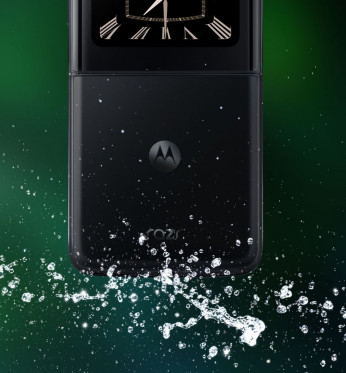 Motorola Razr 2022:  Galaxy Z Flip 4   