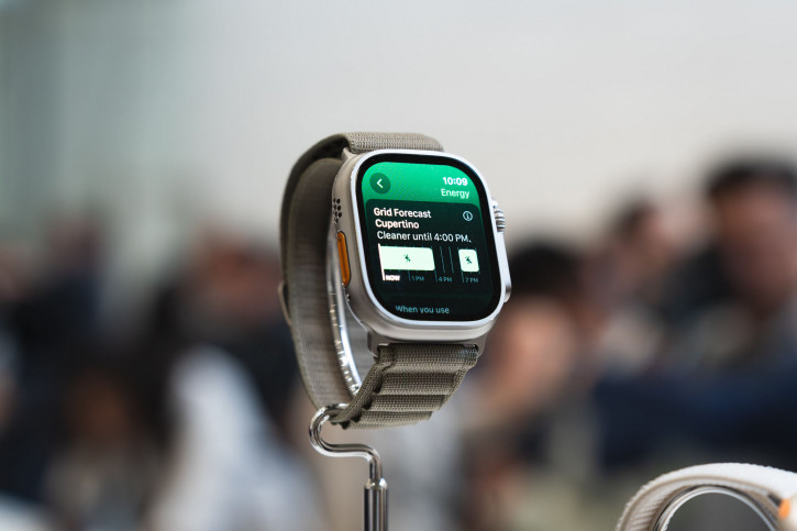 iPhone 15, 15 Pro, Apple Watch Ultra 2 и Watch Series 9 на живых фото