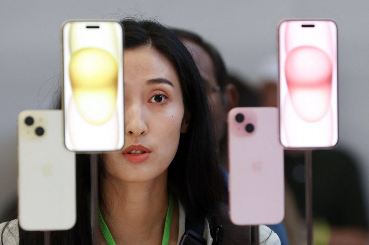 Китай отрицает запрет на iPhone, но продолжает гнуть свою линию