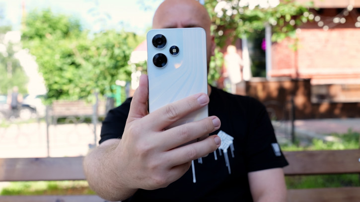  Infinix Hot 30:  