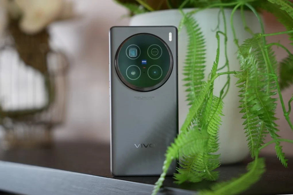 Vivo X200 Ultra уже в разработке: первые секреты камер и экрана