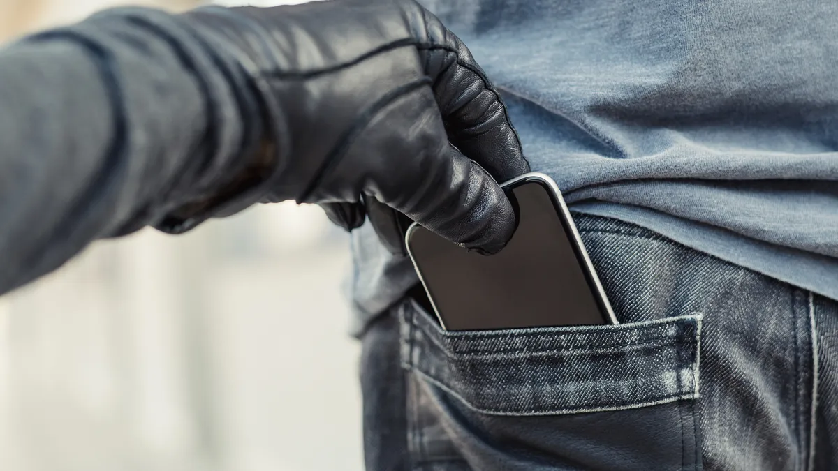  :  iOS 18   iPhone  ?
