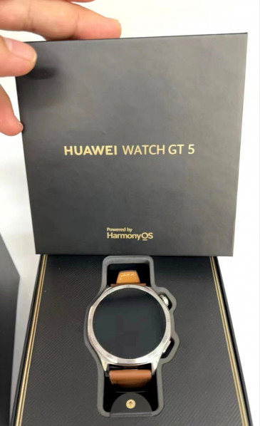 Huawei Watch GT 5 и 5 Pro распаковали до анонса: живые фото