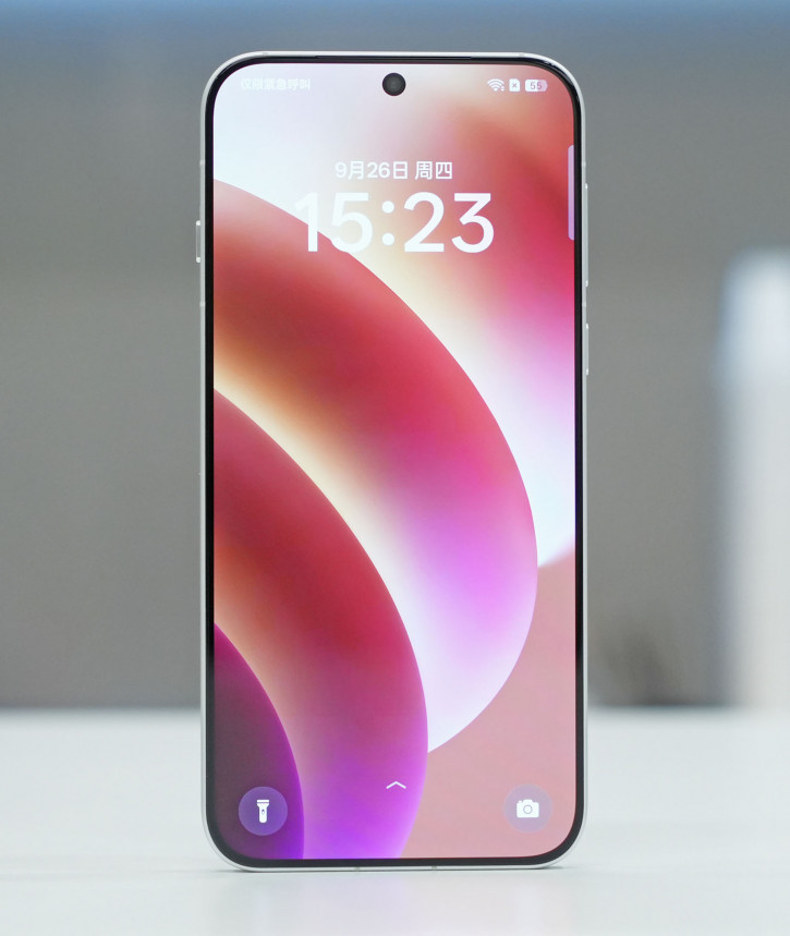 OPPO  Find X8       iPhone 16 Pro