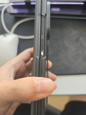 Samsung Galaxy Z Fold 7 страдает от слезающей краски