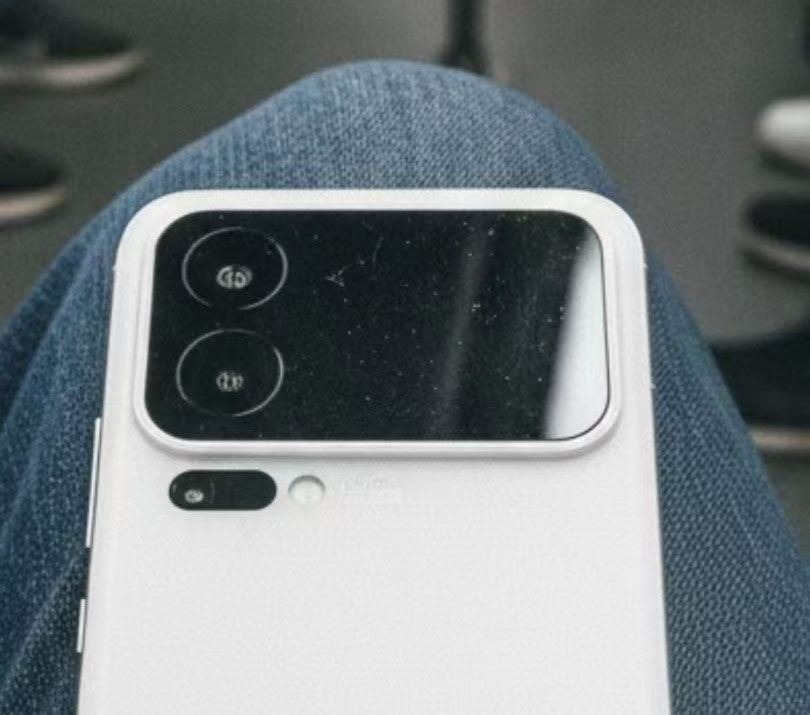 Xiaomi 16 Pro Max показали на шпионских фото? Первый взгляд