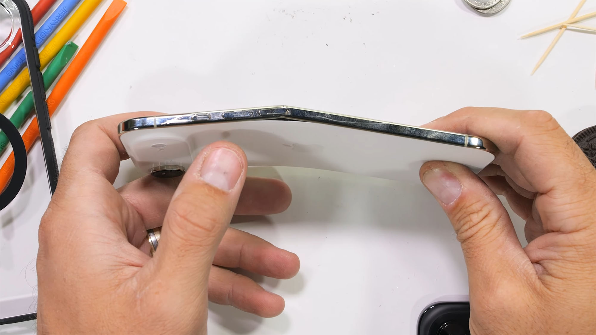 iPhone Air разрушен тестом на сгибание, но есть нюанс