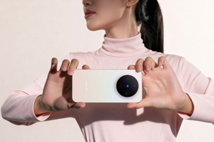 Vivo X300 и X300 Pro во всех цветах на студийных фото задолго до анонса