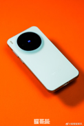 Vivo X300 и X300 Pro во всех цветах на студийных фото задолго до анонса