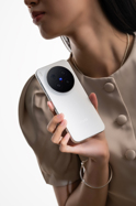 Vivo X300 и X300 Pro во всех цветах на студийных фото задолго до анонса