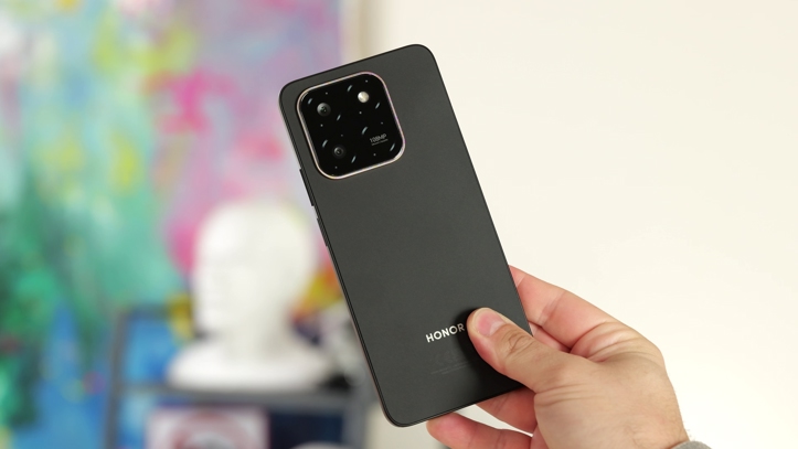 Обзор Honor X7d: ест мало, работает много