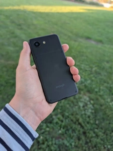 Enough Phone — Android-середняк в формате iPhone mini
