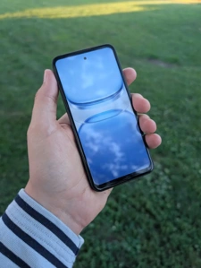 Enough Phone — Android-середняк в формате iPhone mini