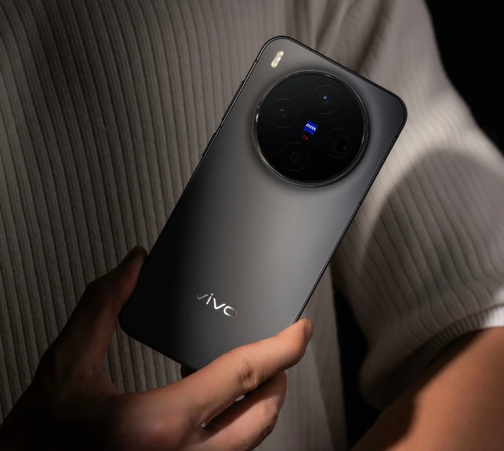 Компактный Vivo X300 получил временную скидку на AliExpress