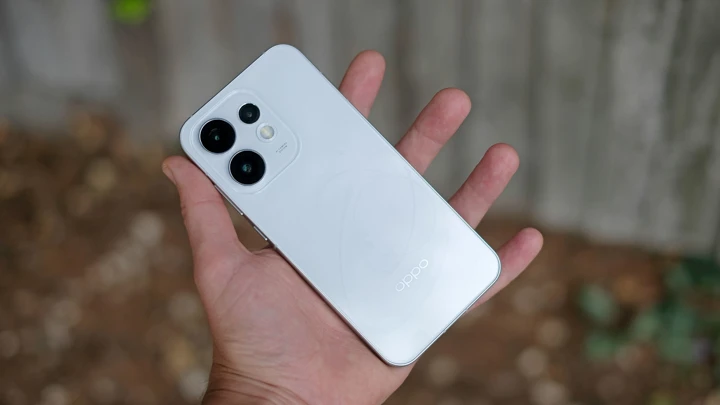 Компактный OPPO Reno 16 по временной скидке на AliExpress
