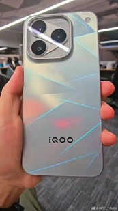 iQOO 16 в полный рост показали на шпионских снимках