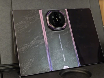 Huawei Mate XT 2 распаковали на видео