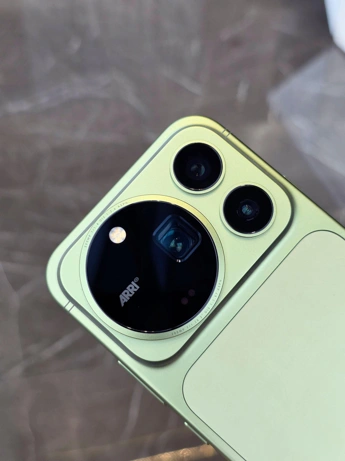Живые фото и видео Honor Magic 9, Magic 9 Super Edition и Magic 9 Pro Max