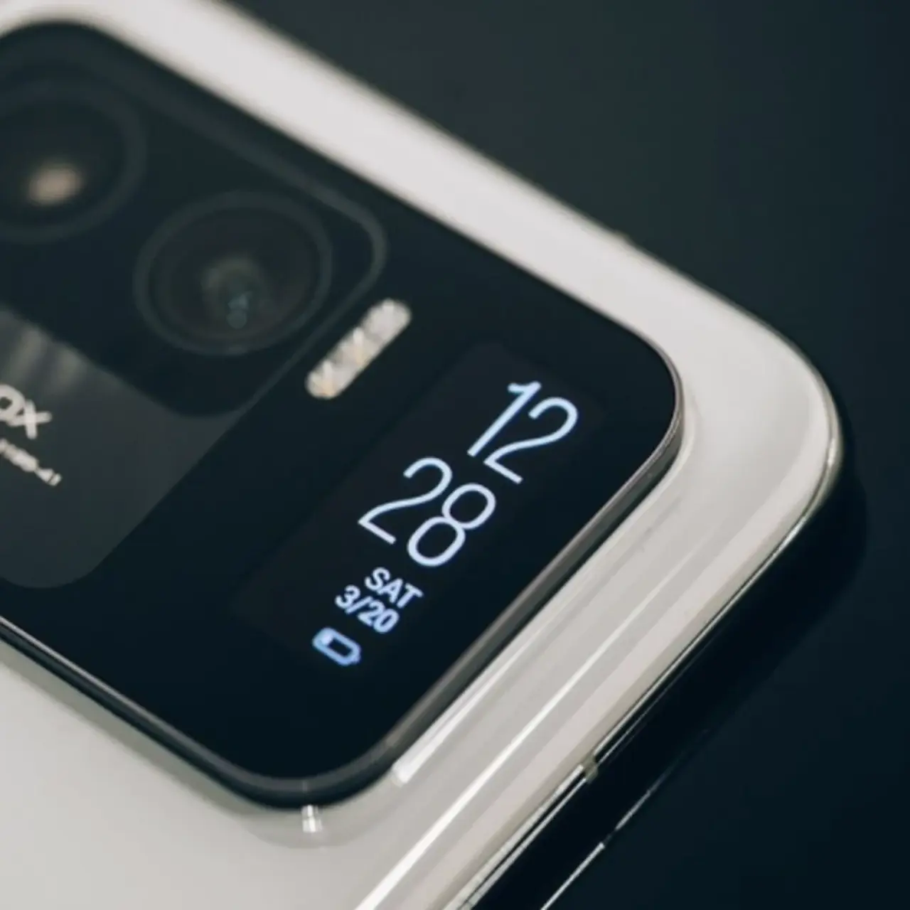 Honor 700 с экраном на крышке близится к запуску: первые подробности