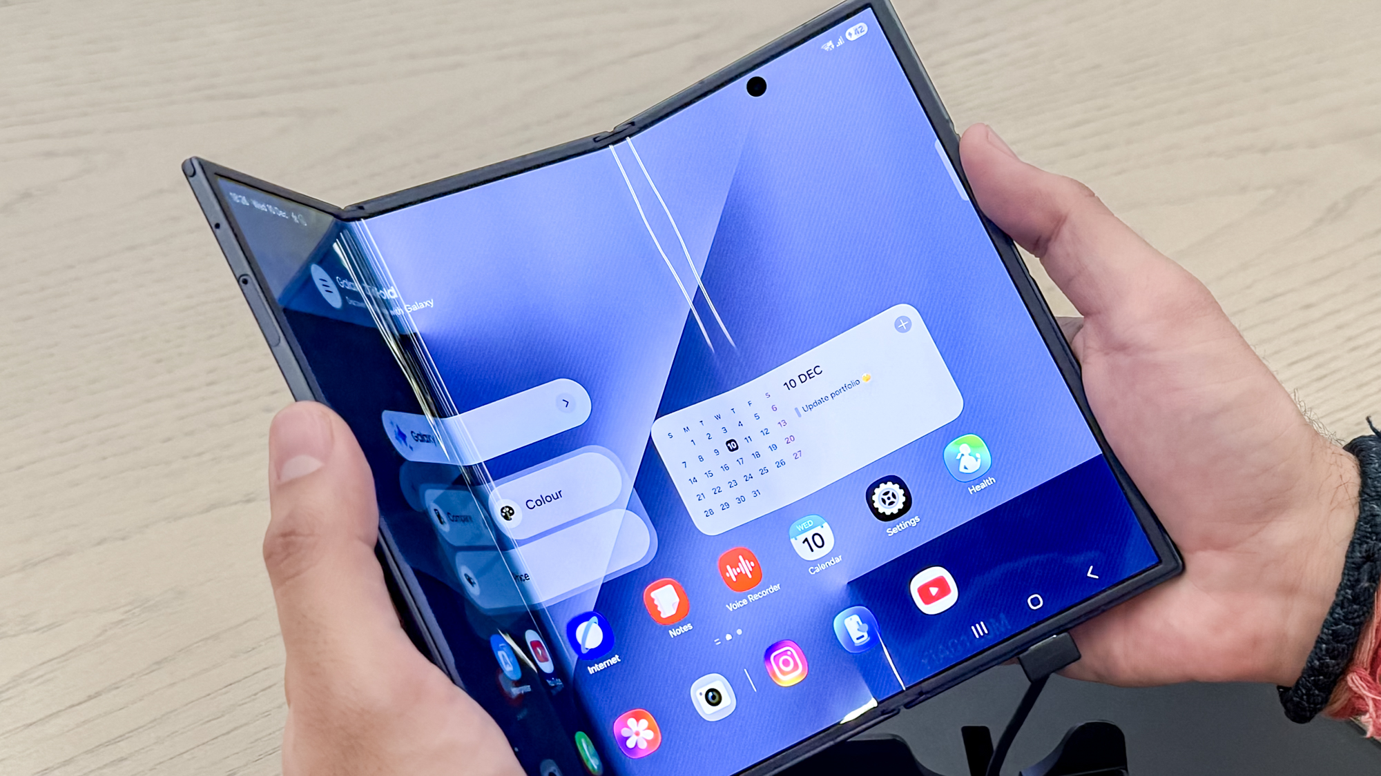 Samsung торопится со вторым Galaxy Z Trifold из-за выхода iPhone Duo