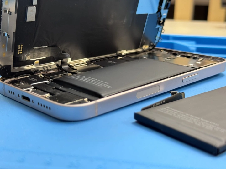 Замена батареи в iPhone 18 Pro подорожала