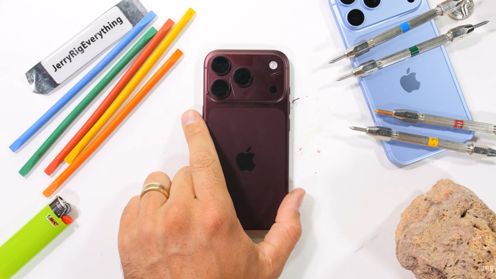 JerryRigEverything проверил iPhone 18 Pro на прочность