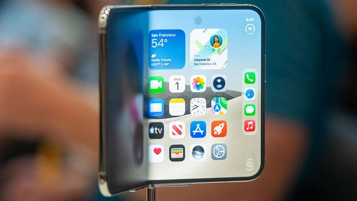 Матовый экран iPhone Duo скрывает складку