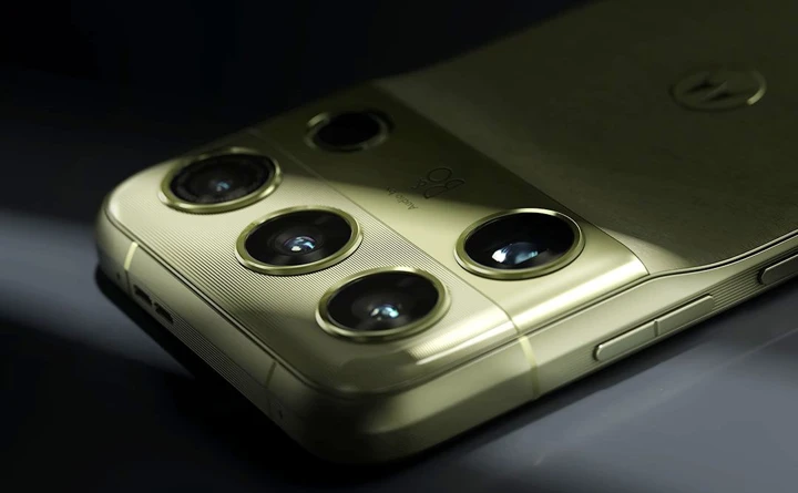 Motorola Signature 27: фотоимбочка со звуком Bang & Olufsen