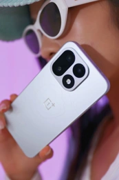 OnePlus 16 во всех цветах красуется на живых фото и видео