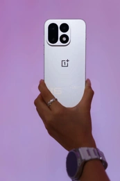 OnePlus 16 во всех цветах красуется на живых фото и видео