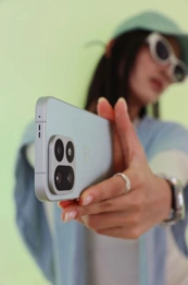 OnePlus 16 во всех цветах красуется на живых фото и видео