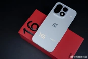 OnePlus 16 во всех цветах красуется на живых фото и видео