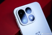 OnePlus 16 во всех цветах красуется на живых фото и видео