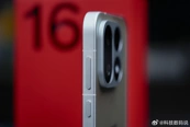 OnePlus 16 во всех цветах красуется на живых фото и видео